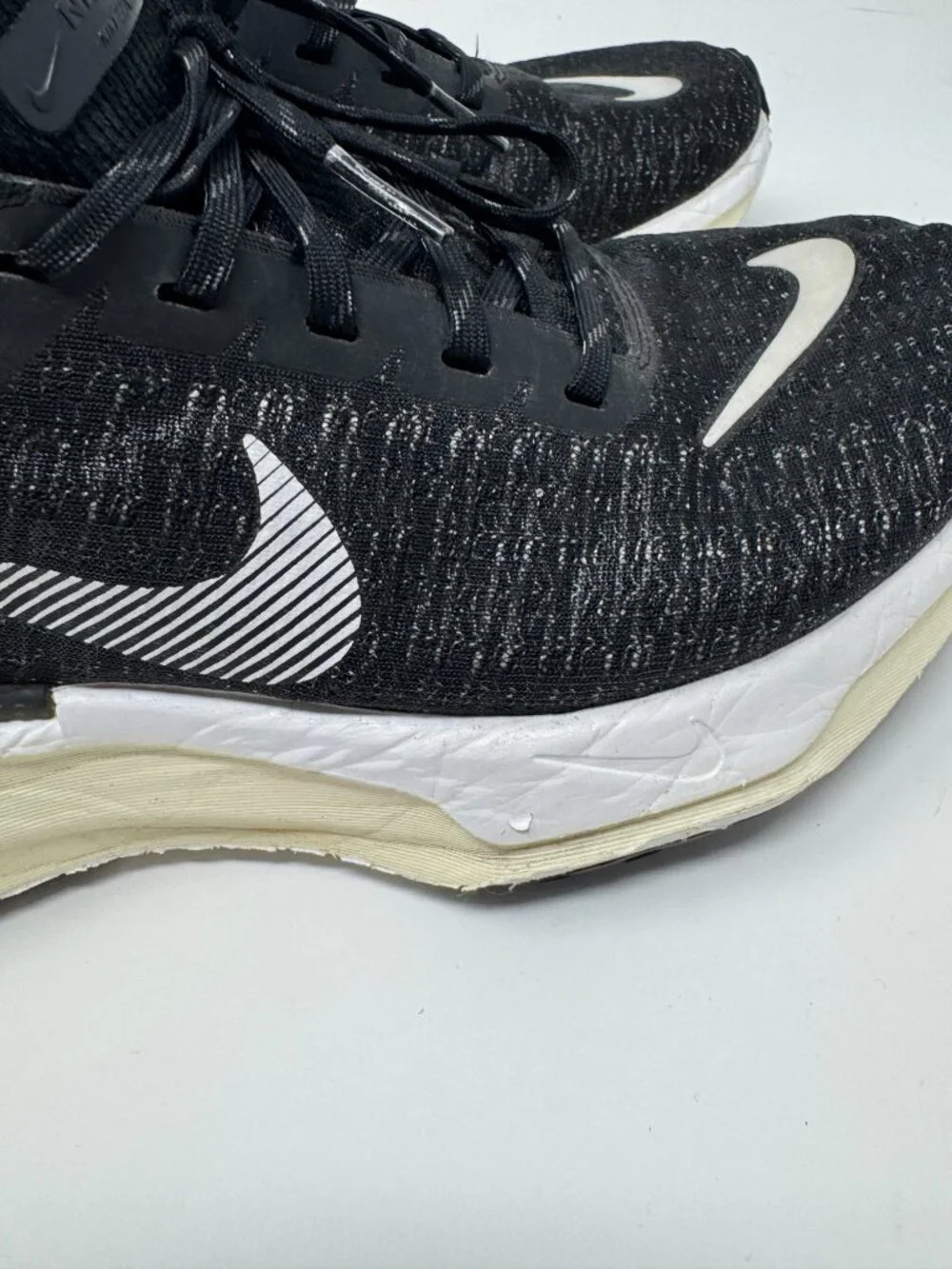 Nike ZoomX Invincible Run 3 Flyknit Black White Running Shoes Men's Size 9.5 DR2